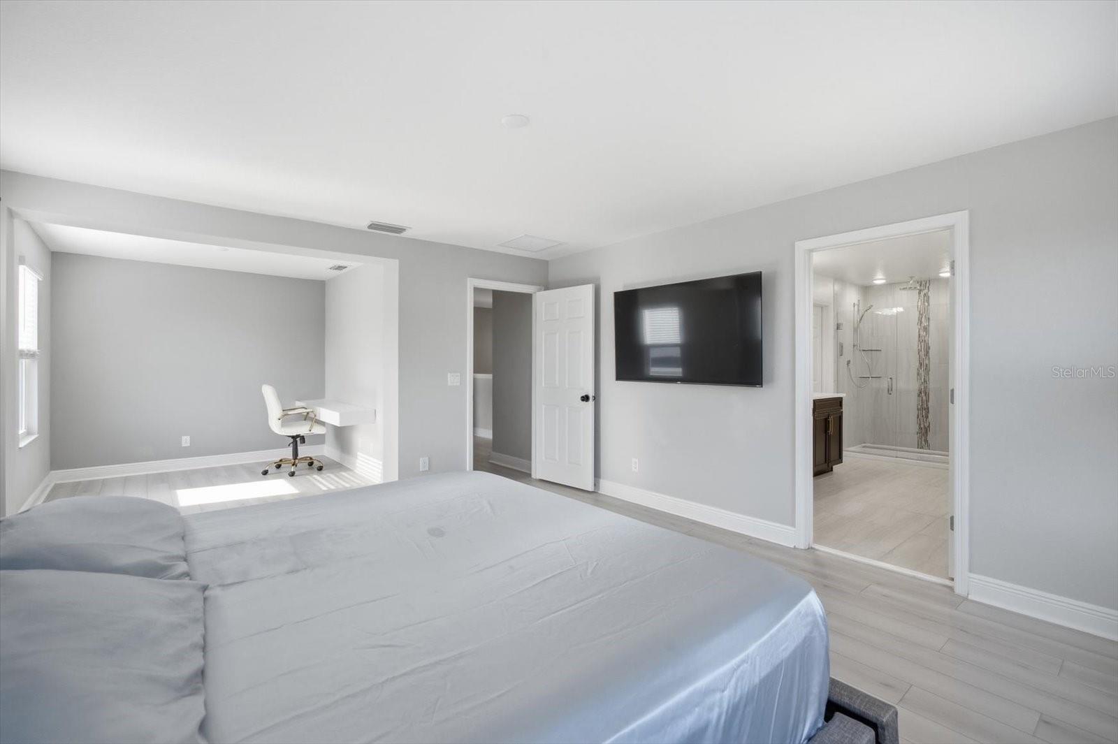 Image 26 of 58 For 612 Blackstone Street