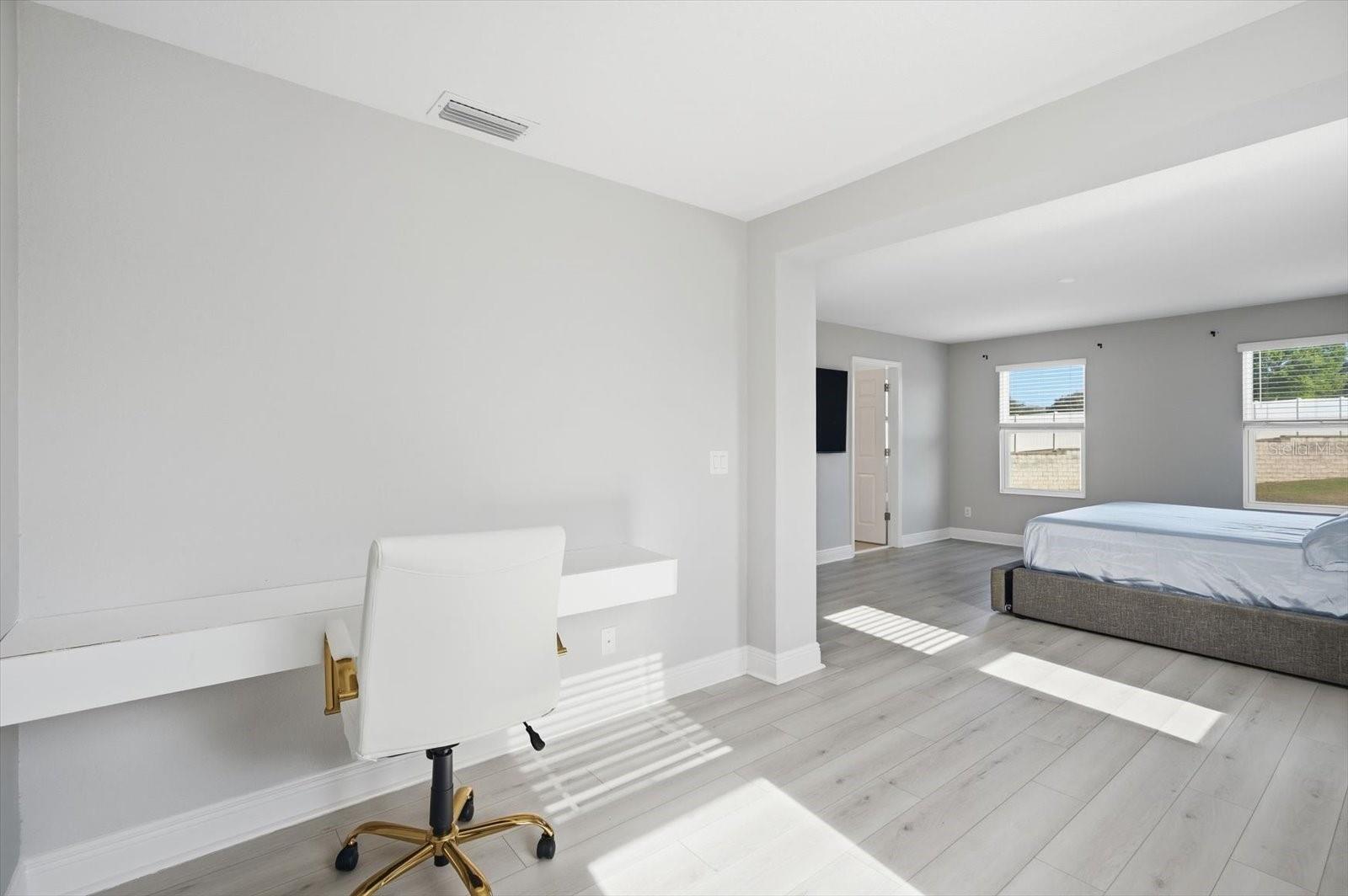 Image 27 of 58 For 612 Blackstone Street