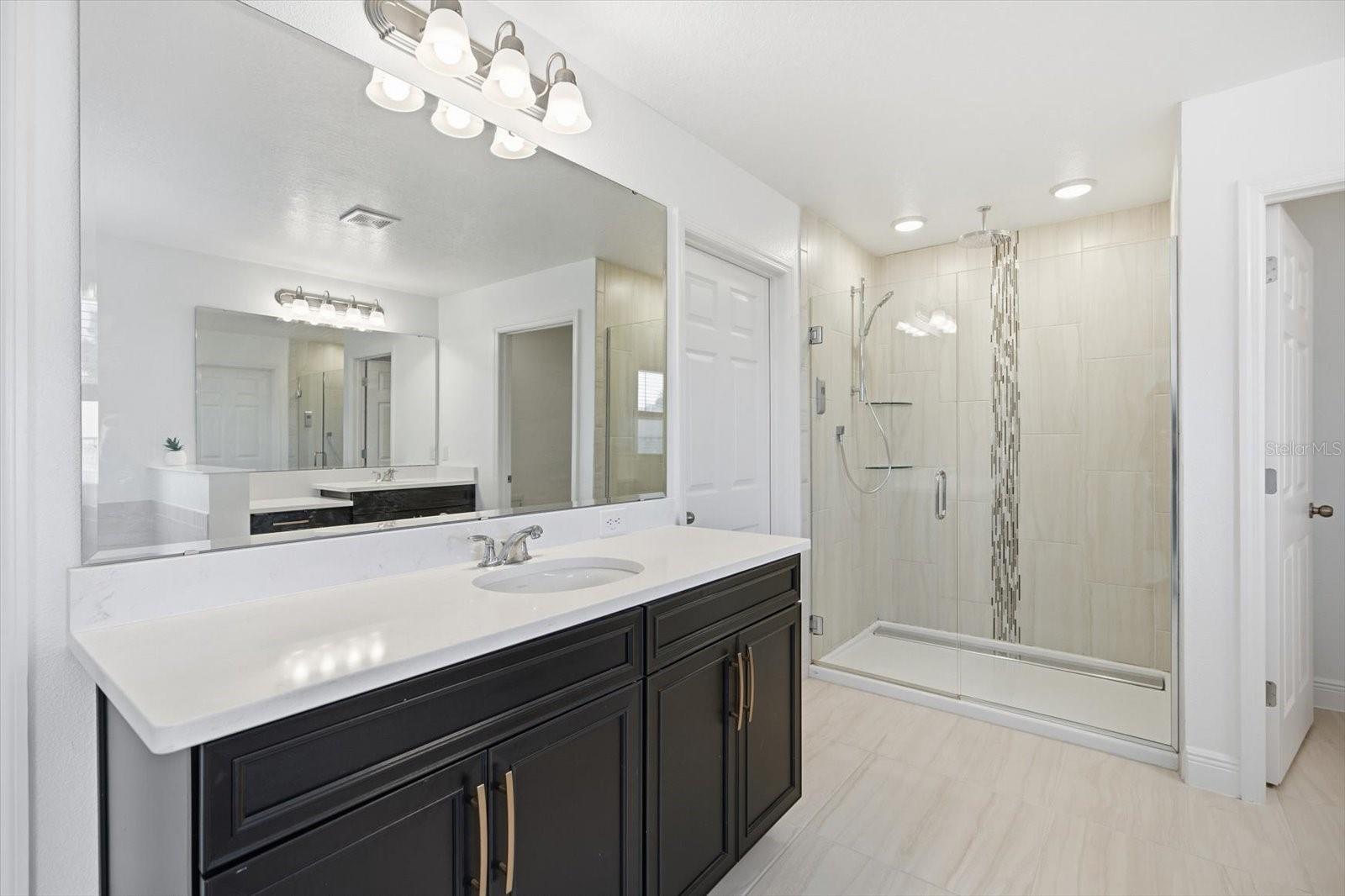 Image 28 of 58 For 612 Blackstone Street