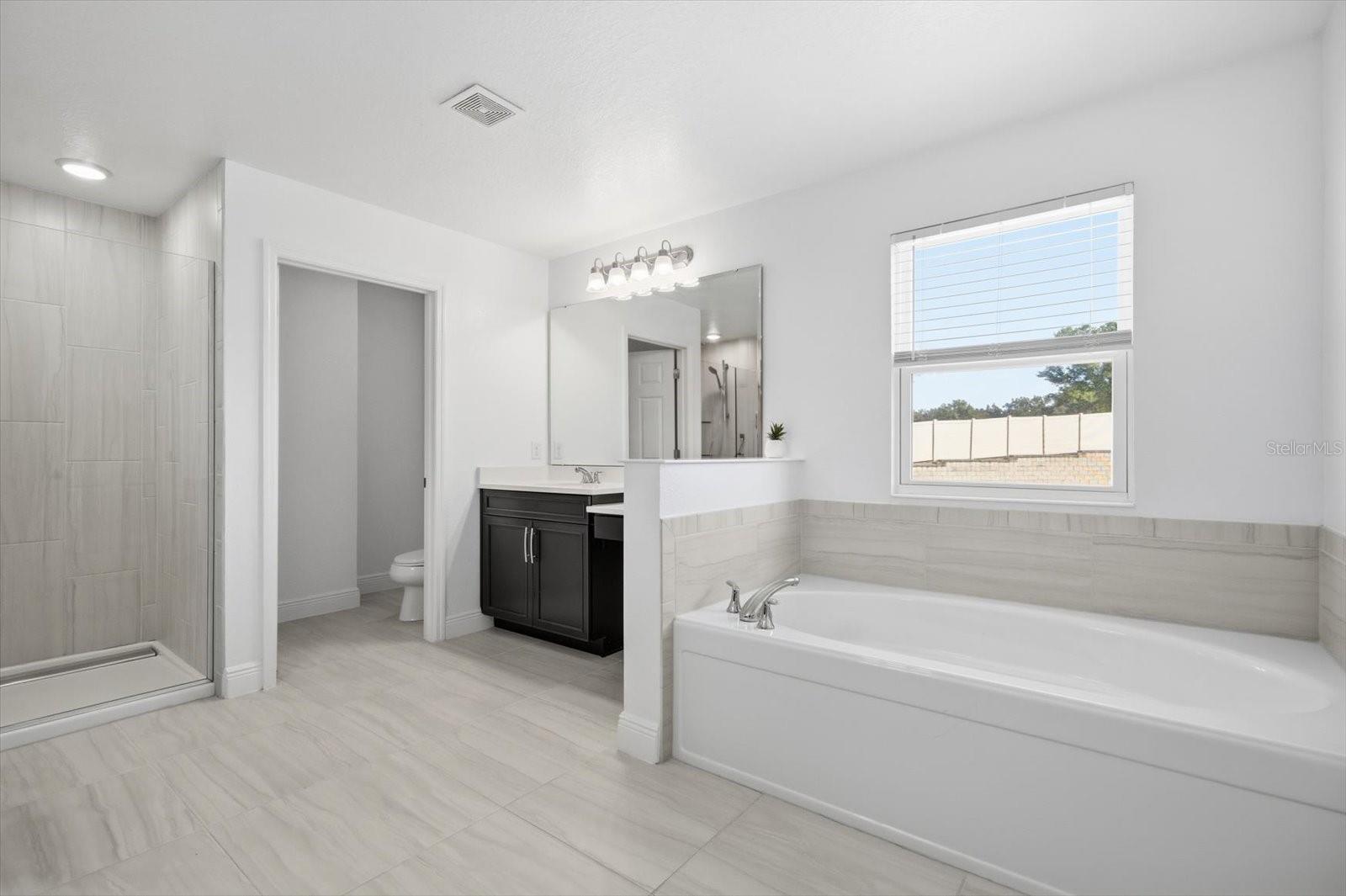 Image 29 of 58 For 612 Blackstone Street