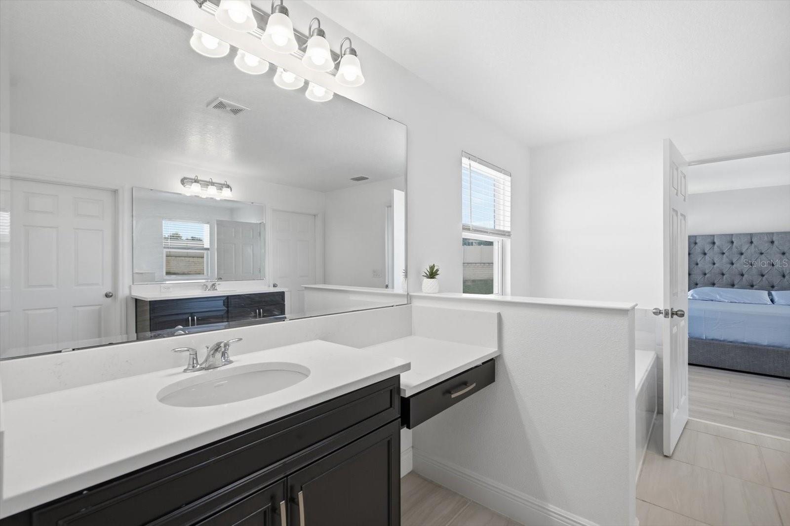 Image 30 of 58 For 612 Blackstone Street