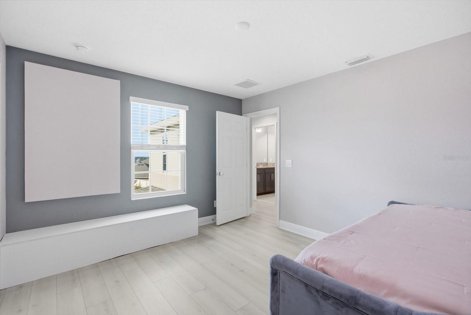 Image 39 of 58 For 612 Blackstone Street