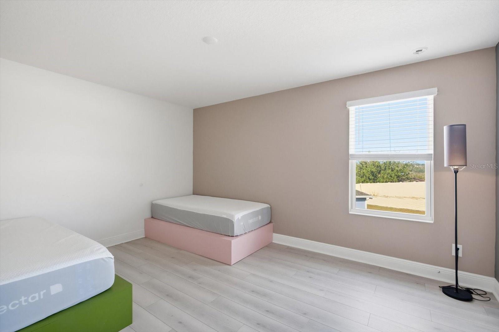 Image 41 of 58 For 612 Blackstone Street