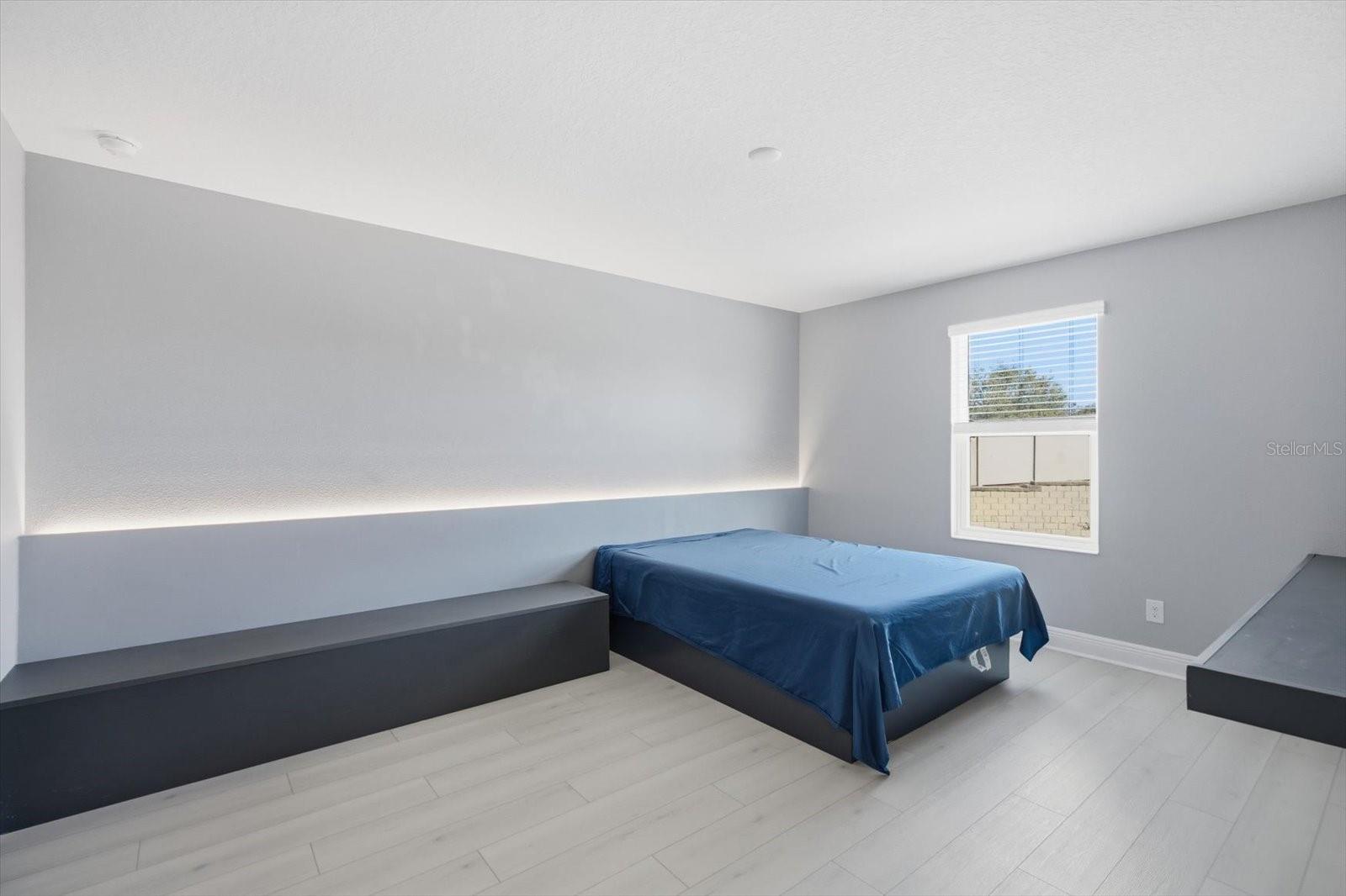 Image 43 of 58 For 612 Blackstone Street