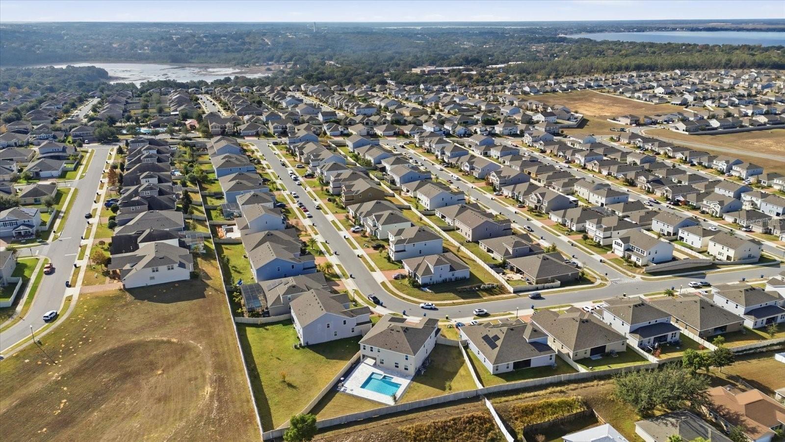 Image 5 of 58 For 612 Blackstone Street