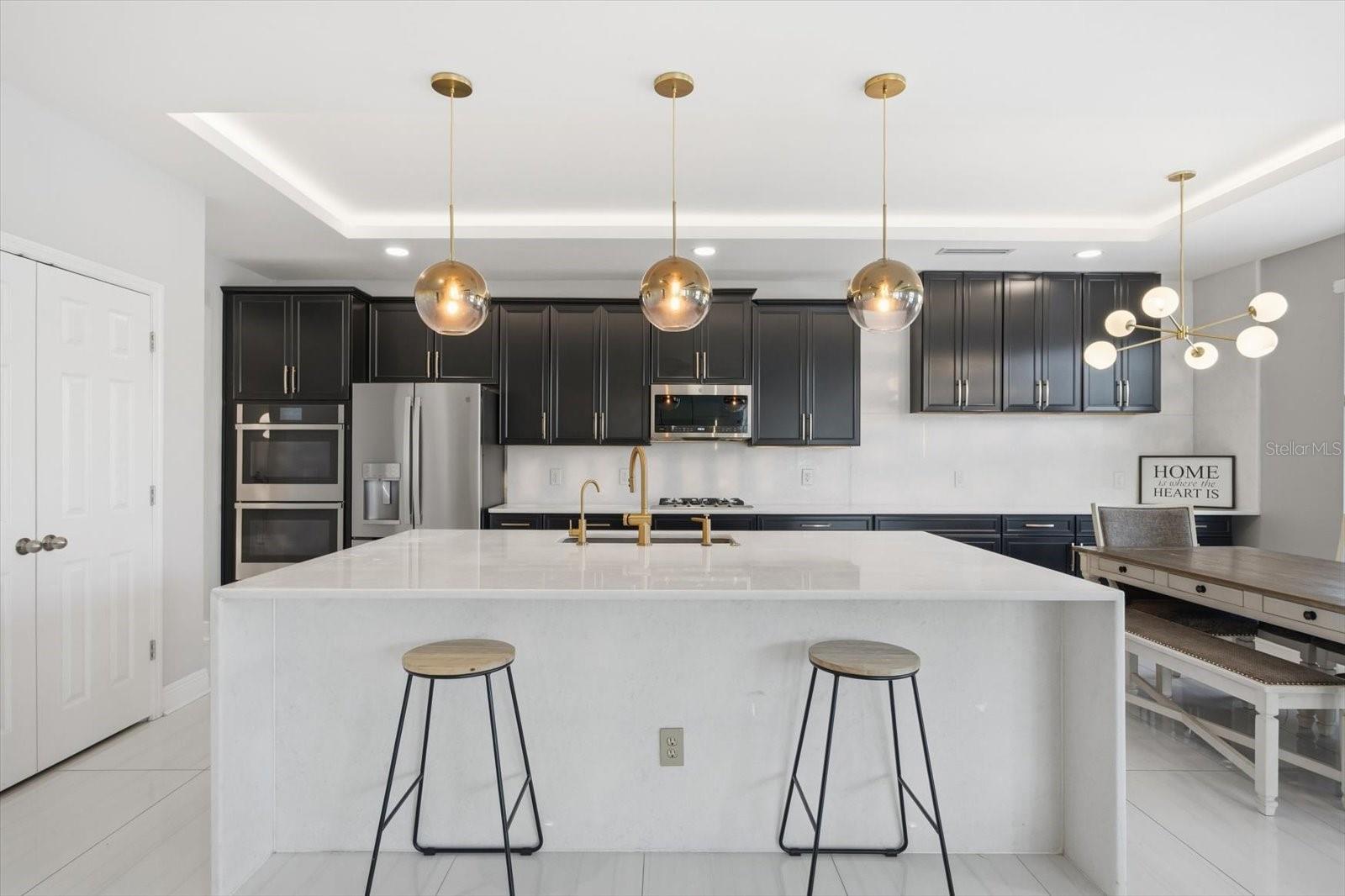 Image 6 of 58 For 612 Blackstone Street