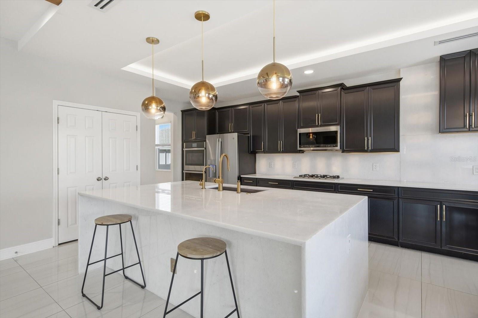 Image 7 of 58 For 612 Blackstone Street