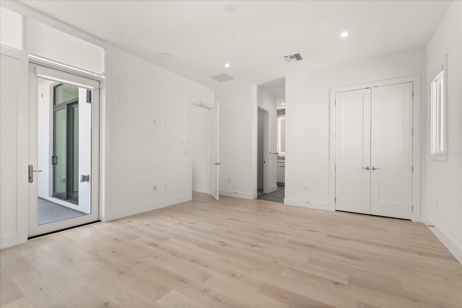 Image 17 of 26 For 1768 Mondrian Circle