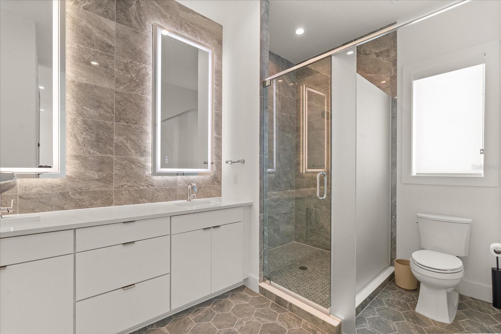 Image 18 of 26 For 1768 Mondrian Circle