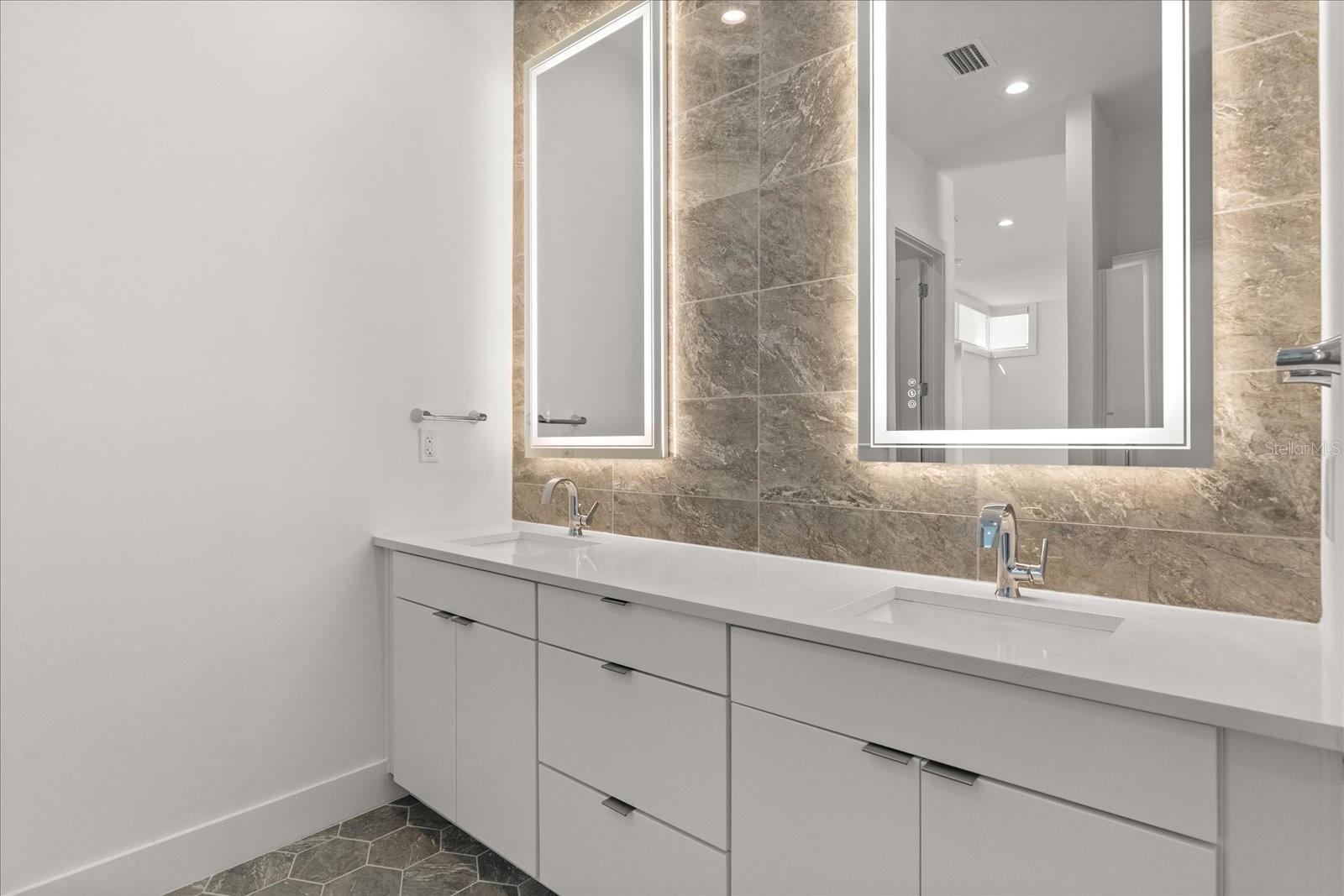 Image 19 of 26 For 1768 Mondrian Circle