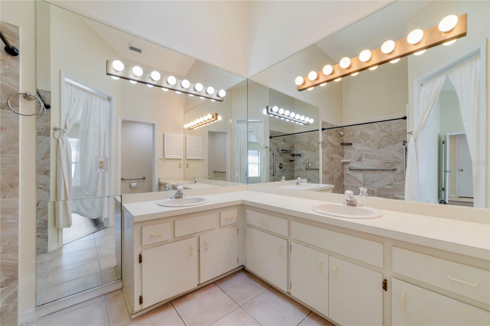 Image 14 of 24 For 1448 Brookshire Court