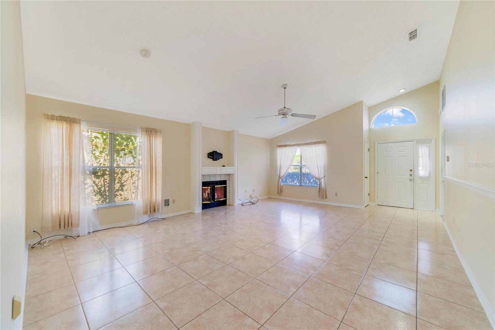 Image 4 of 24 For 1448 Brookshire Court