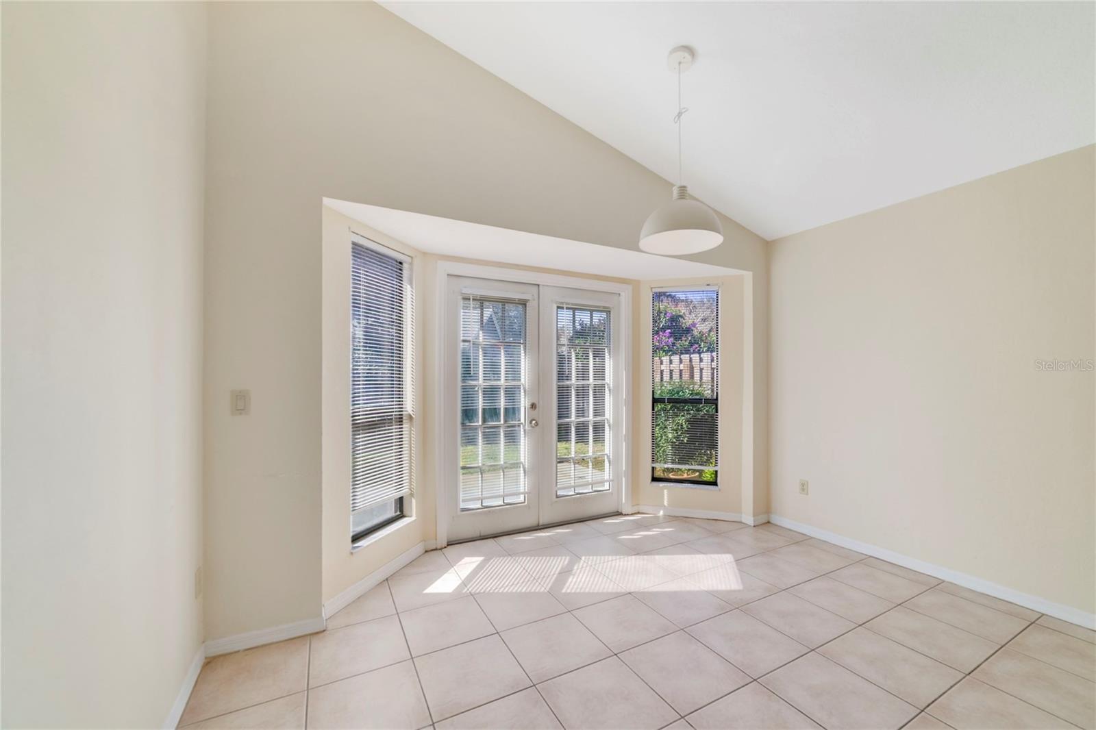 Image 5 of 24 For 1448 Brookshire Court