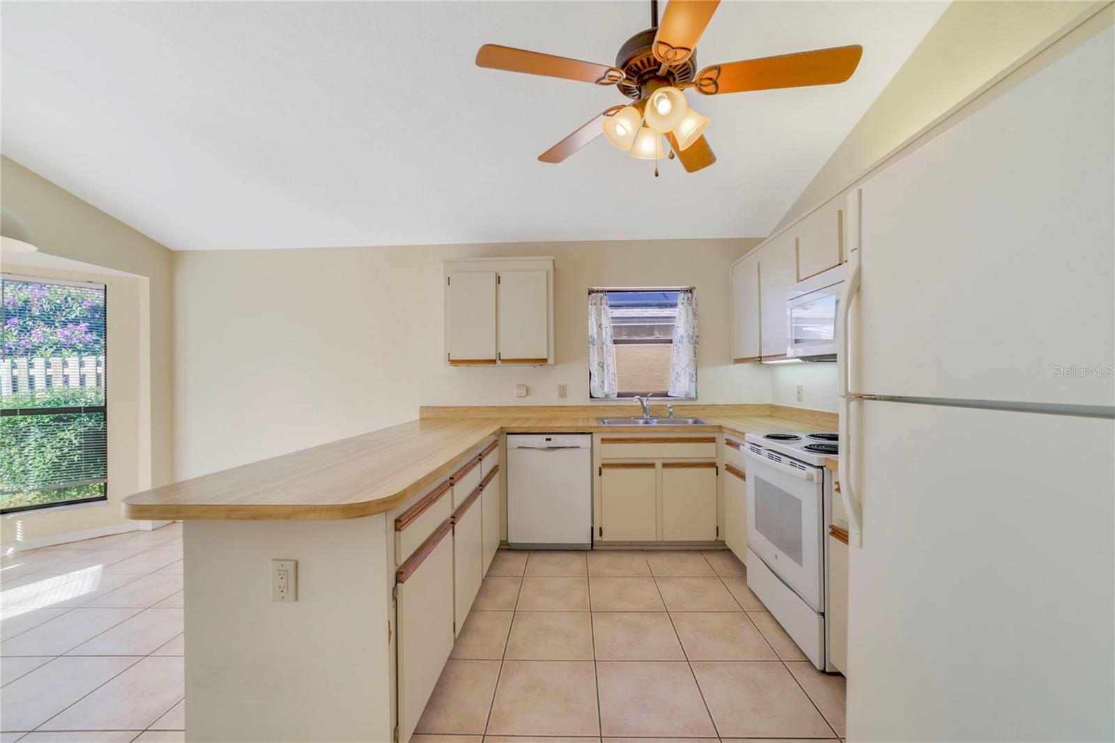 Image 8 of 24 For 1448 Brookshire Court