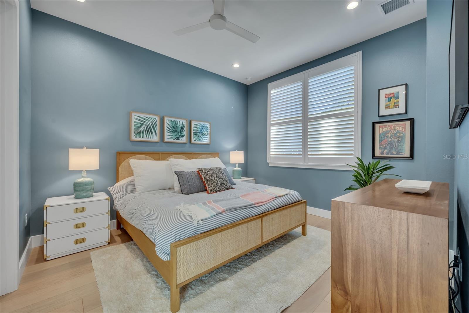 Image 21 of 50 For 1861 Taylor Avenue