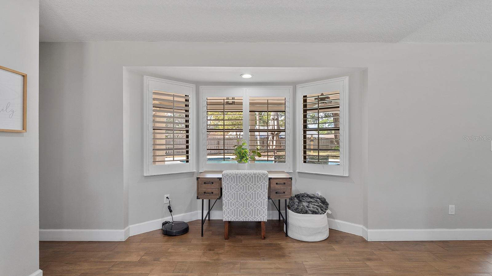 Image 12 of 27 For 517 Whisper Wood Drive