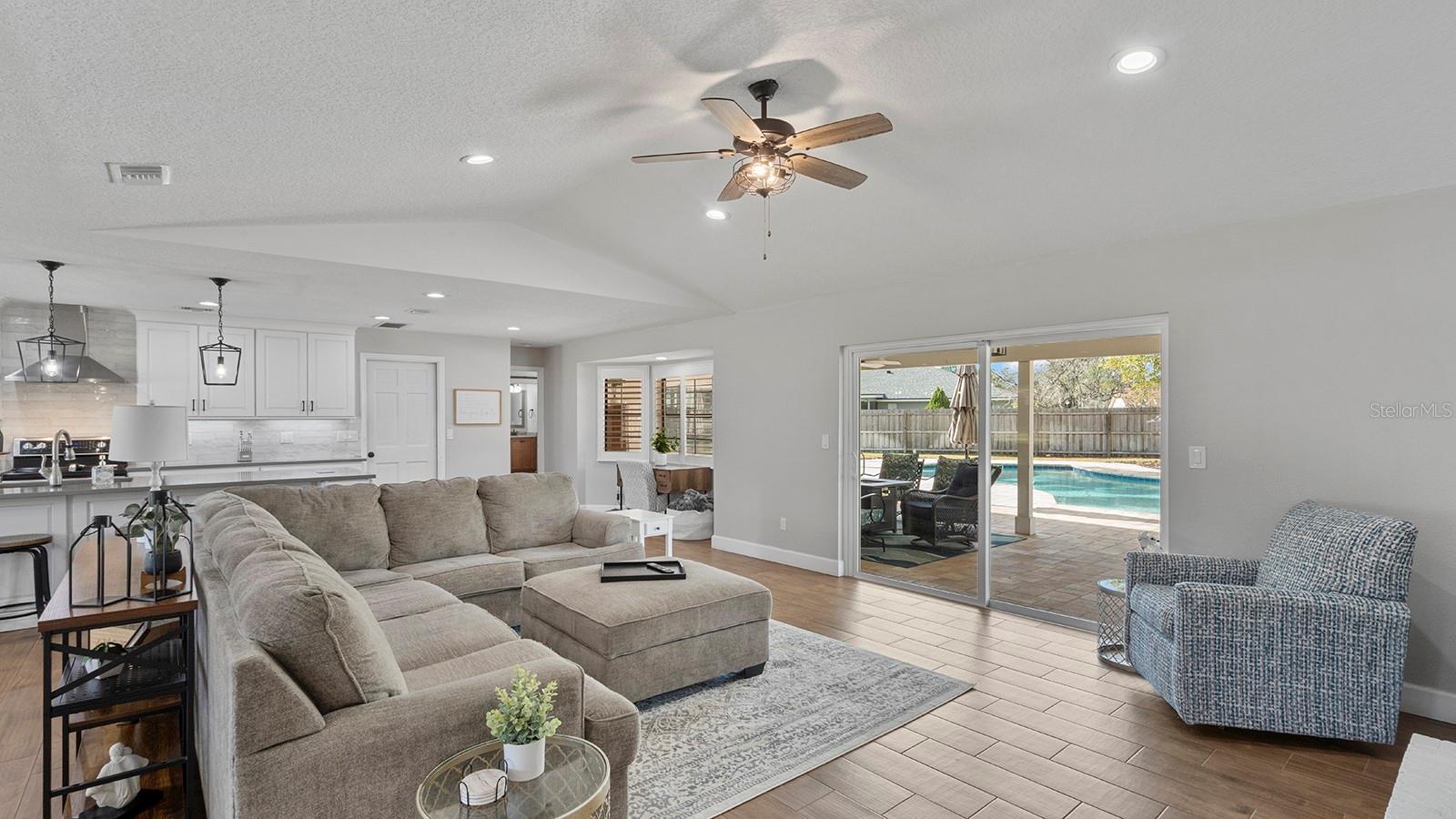 Image 9 of 27 For 517 Whisper Wood Drive