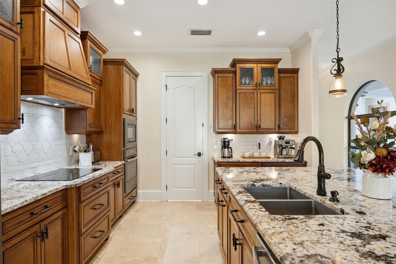 Image 10 of 65 For 2059 Woodlawn Drive