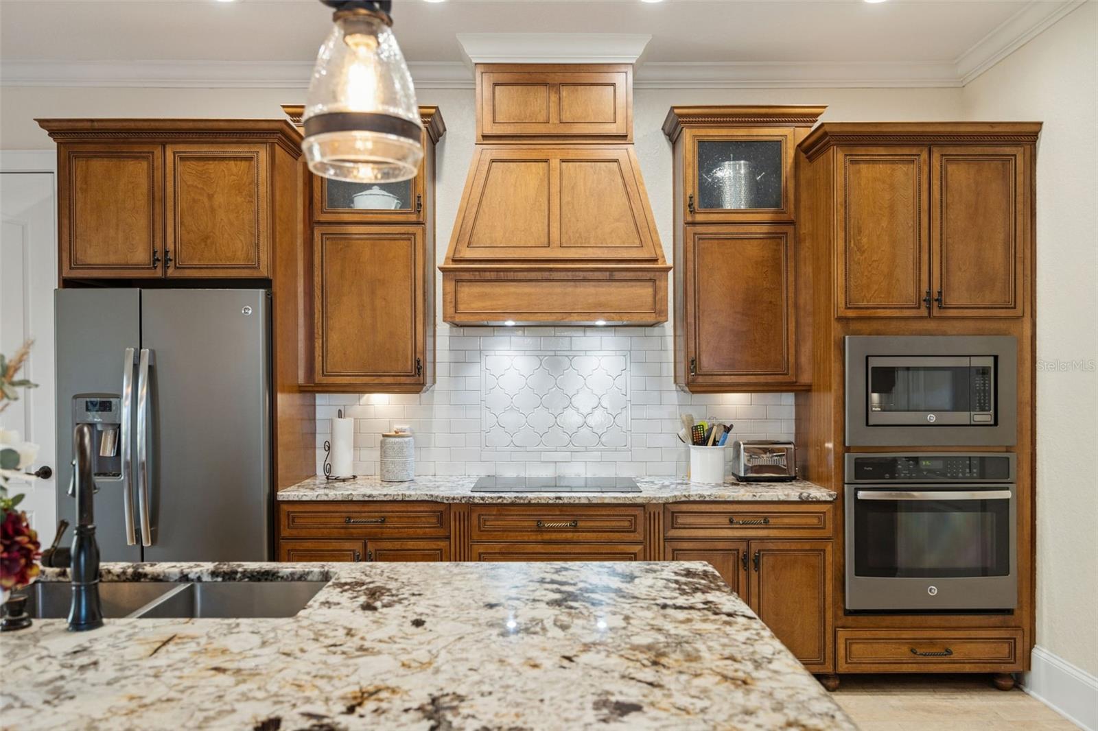 Image 11 of 65 For 2059 Woodlawn Drive