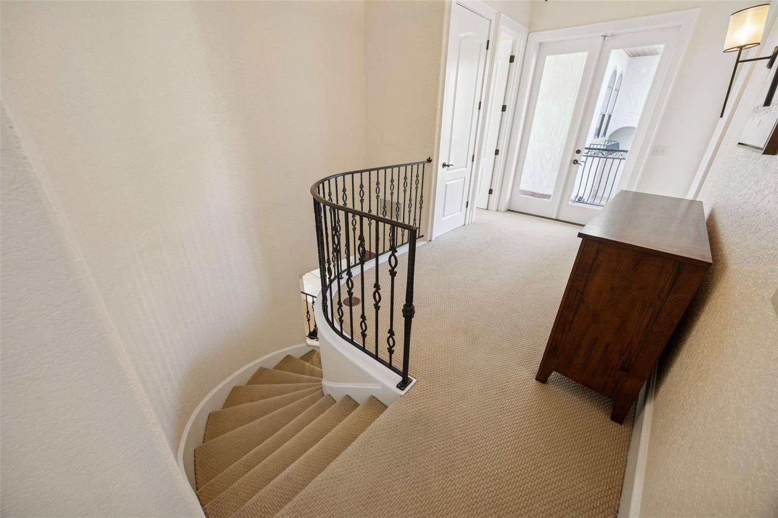 Image 17 of 65 For 2059 Woodlawn Drive