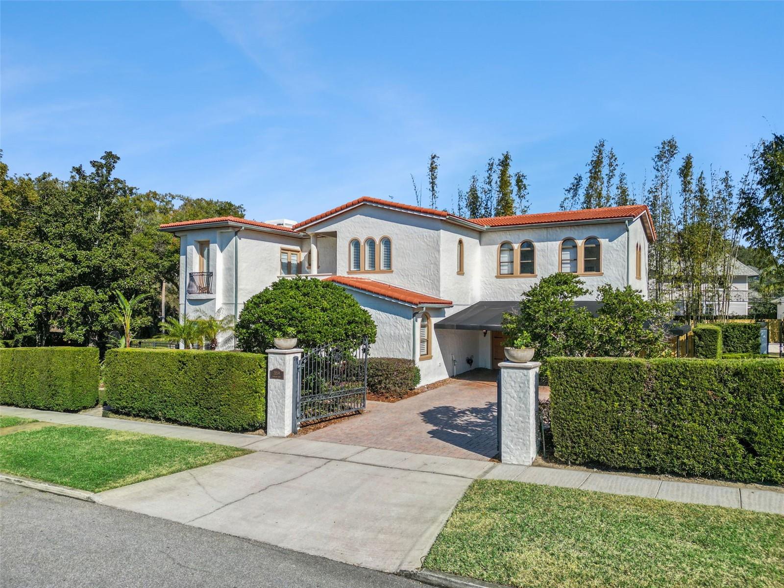 Image 2 of 65 For 2059 Woodlawn Drive