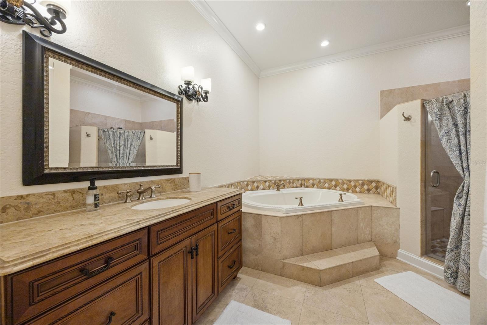 Image 21 of 65 For 2059 Woodlawn Drive