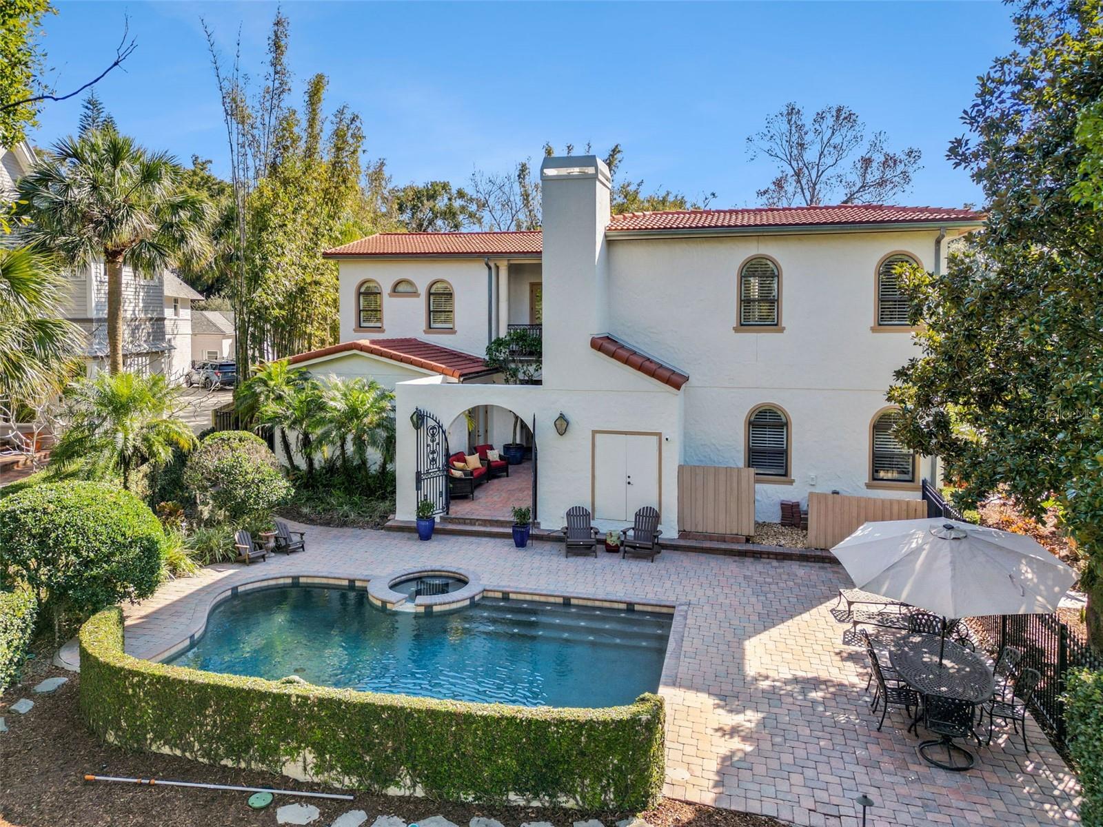 Image 3 of 65 For 2059 Woodlawn Drive