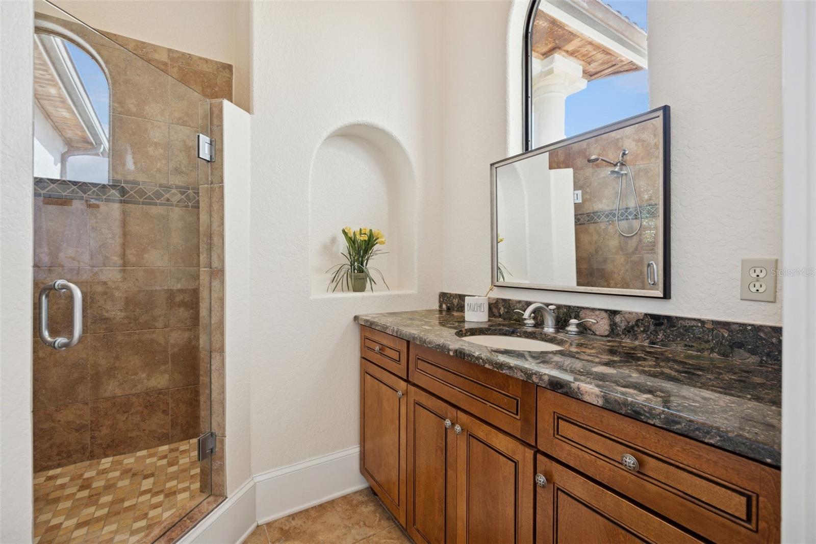 Image 31 of 65 For 2059 Woodlawn Drive