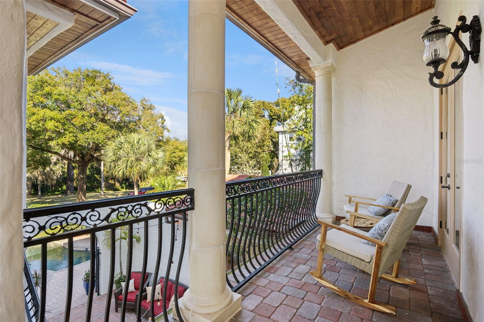 Image 32 of 65 For 2059 Woodlawn Drive