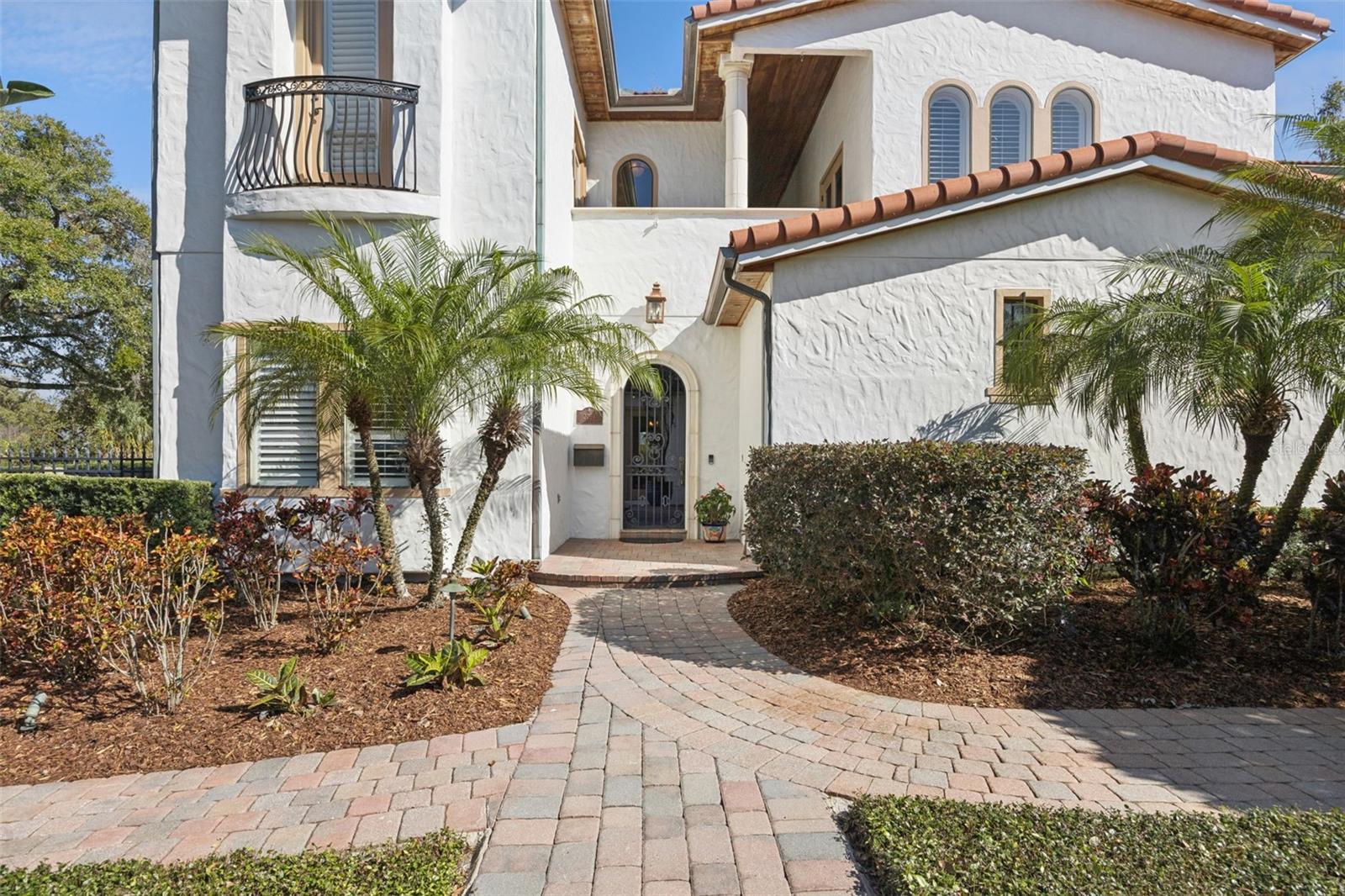 Image 4 of 65 For 2059 Woodlawn Drive