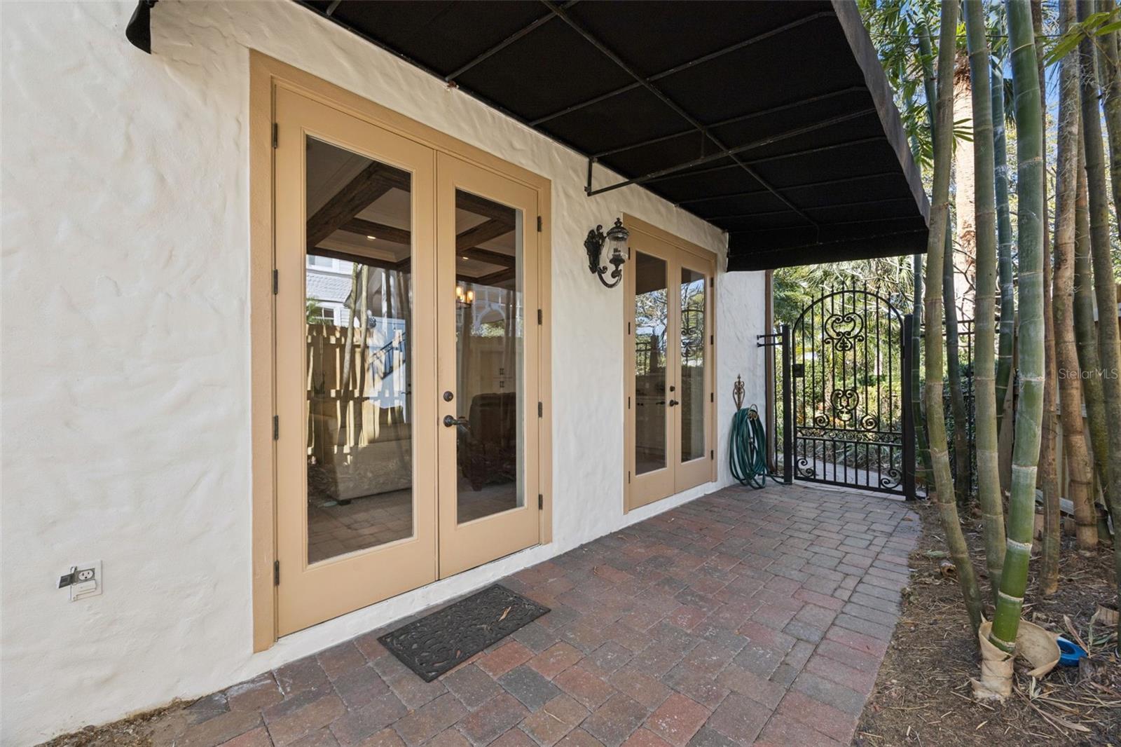 Image 43 of 65 For 2059 Woodlawn Drive