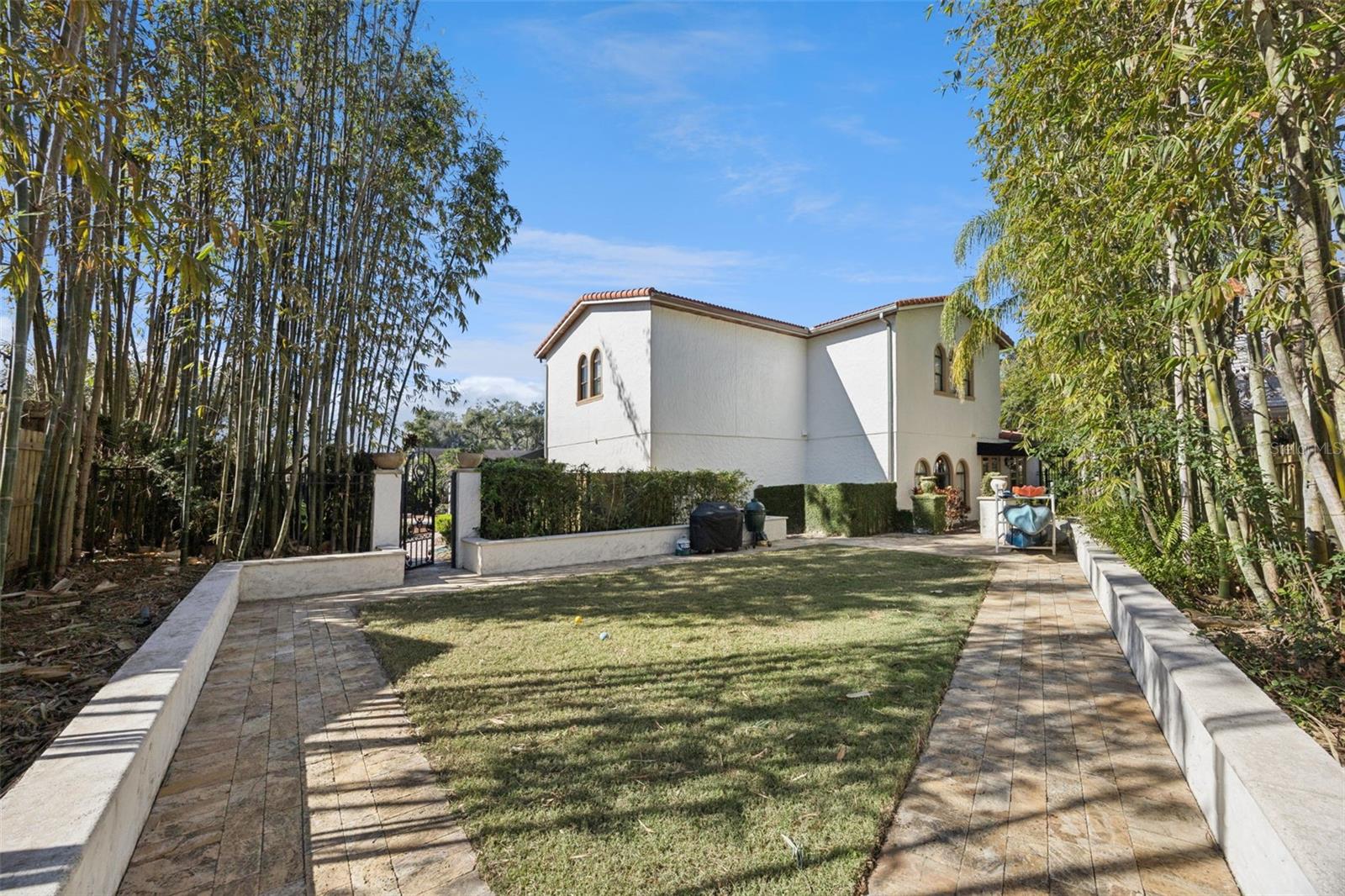 Image 45 of 65 For 2059 Woodlawn Drive