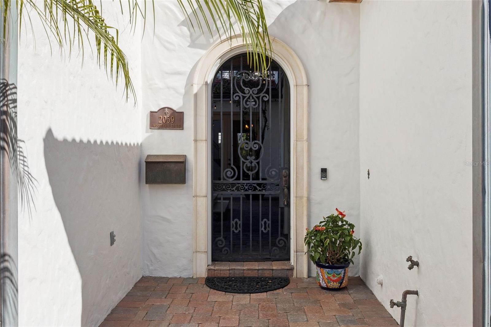 Image 5 of 65 For 2059 Woodlawn Drive