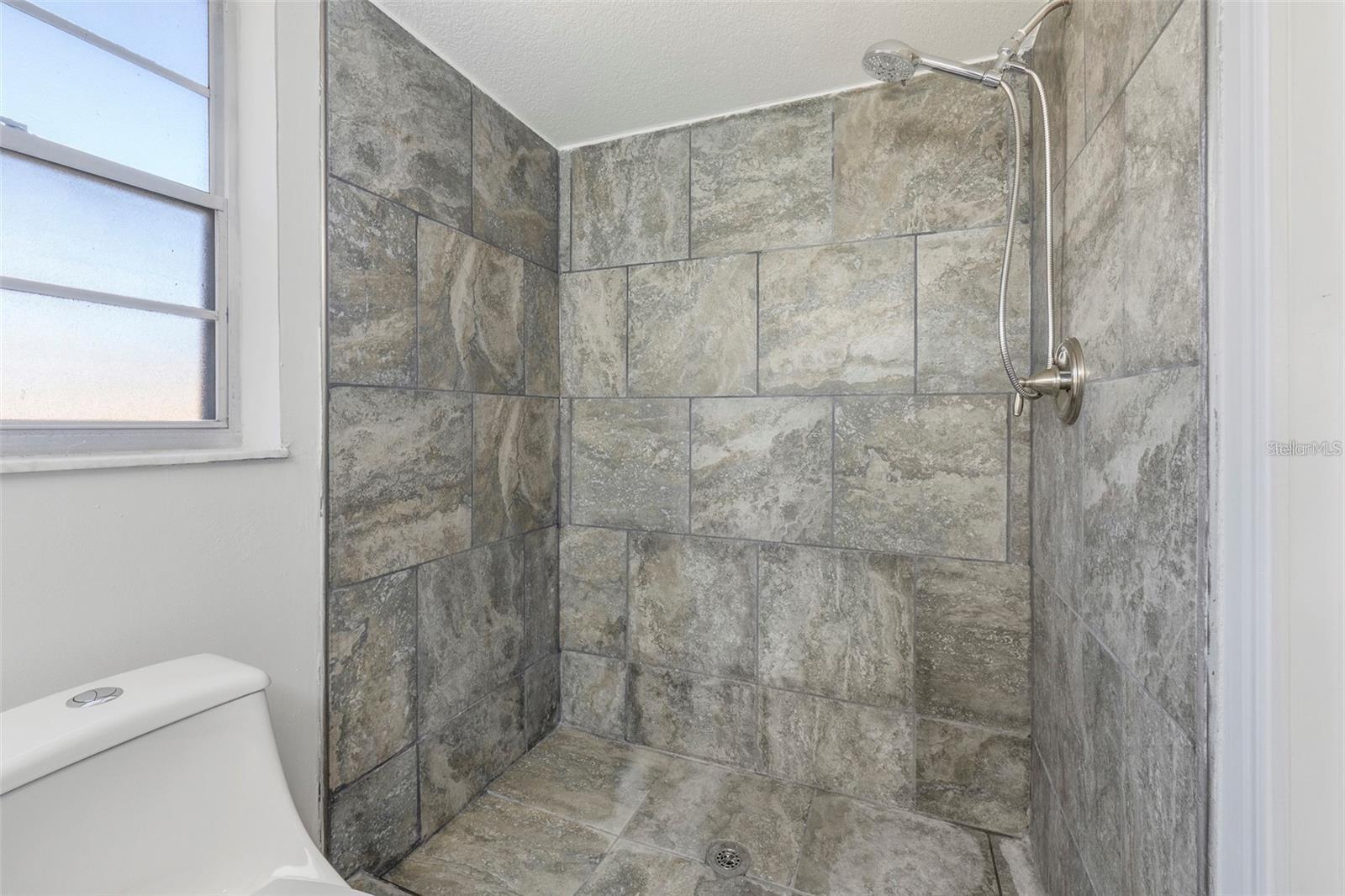 Image 11 of 22 For 39 Windtree Lane 104