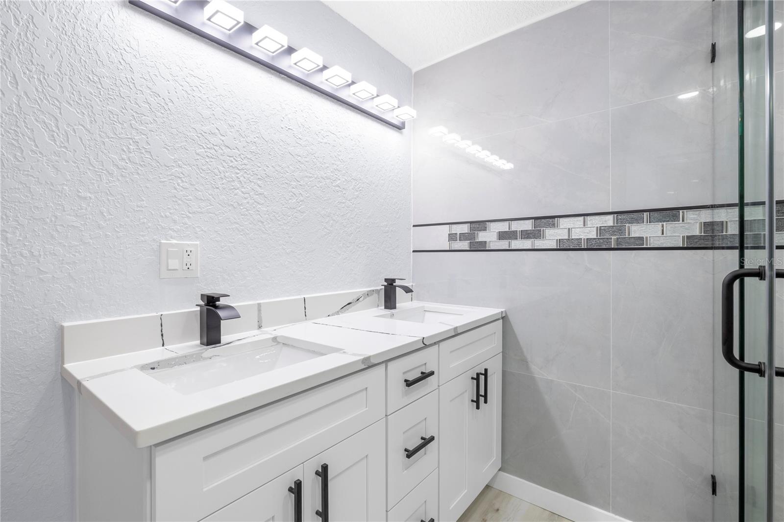 Image 18 of 35 For 3135 33rd Avenue N