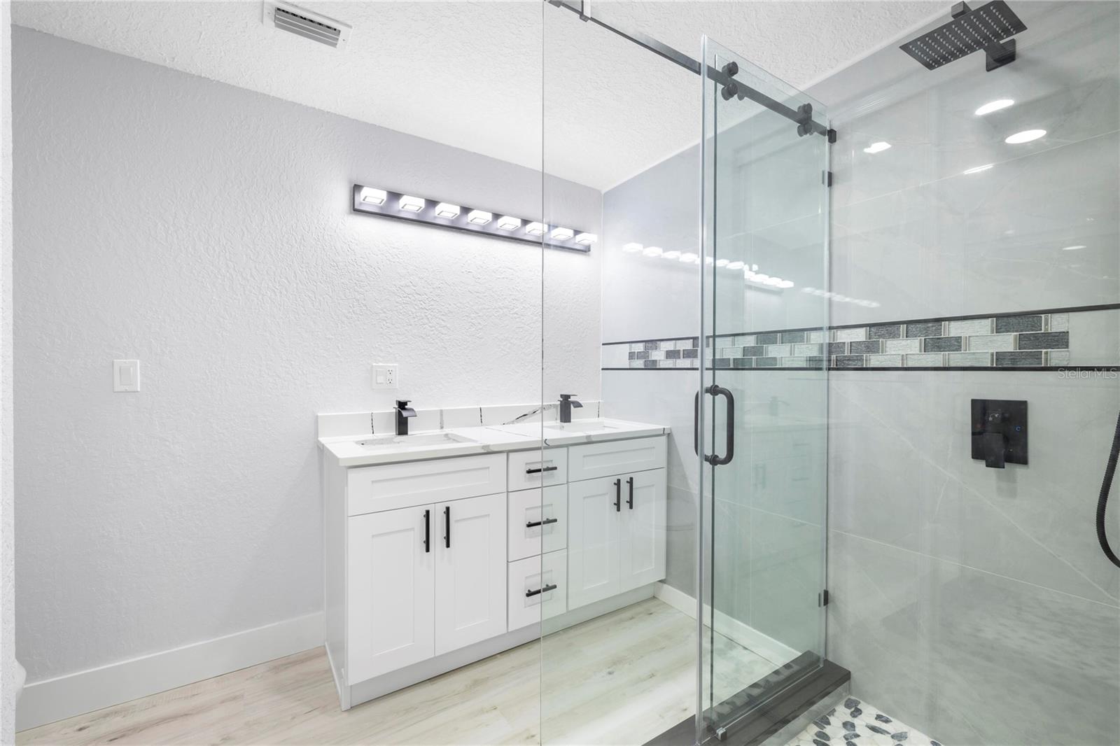 Image 20 of 35 For 3135 33rd Avenue N