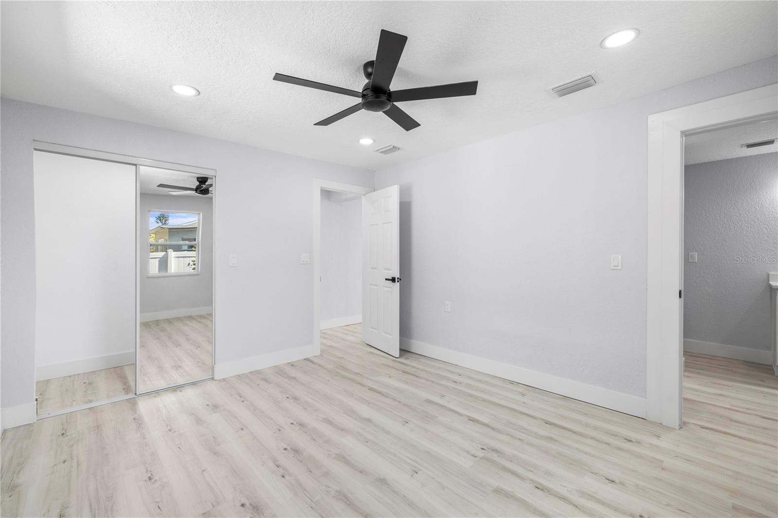 Image 21 of 35 For 3135 33rd Avenue N