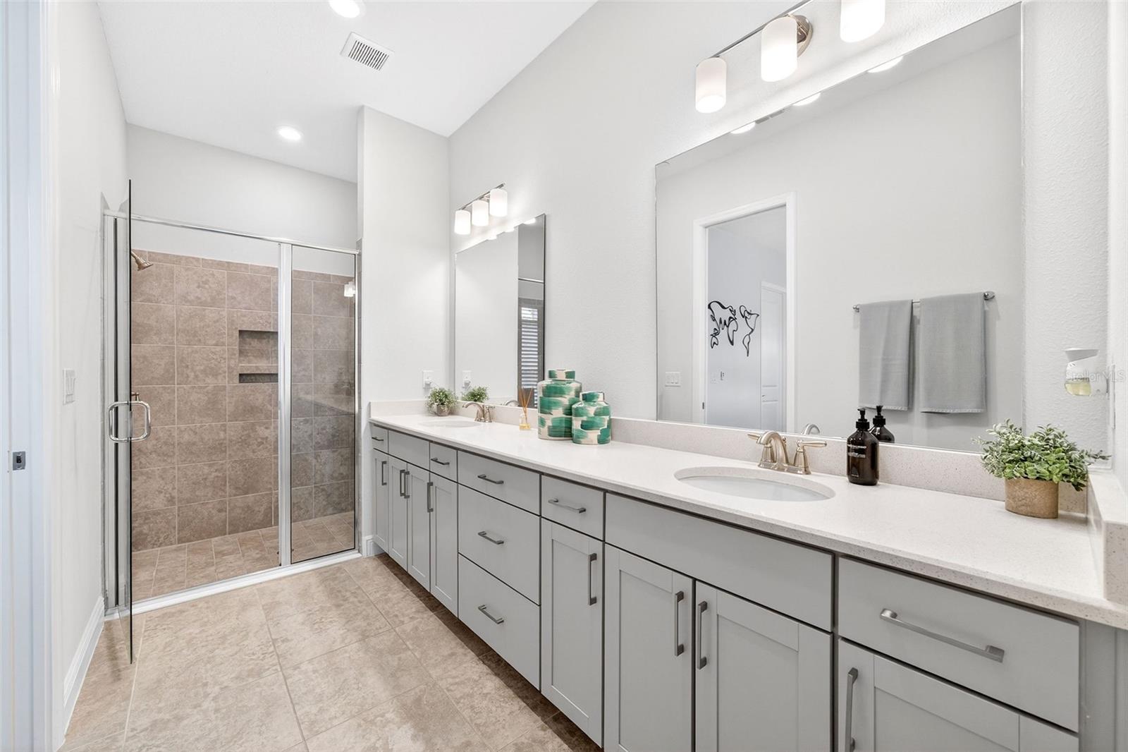 Image 19 of 37 For 8809 Laureate Boulevard