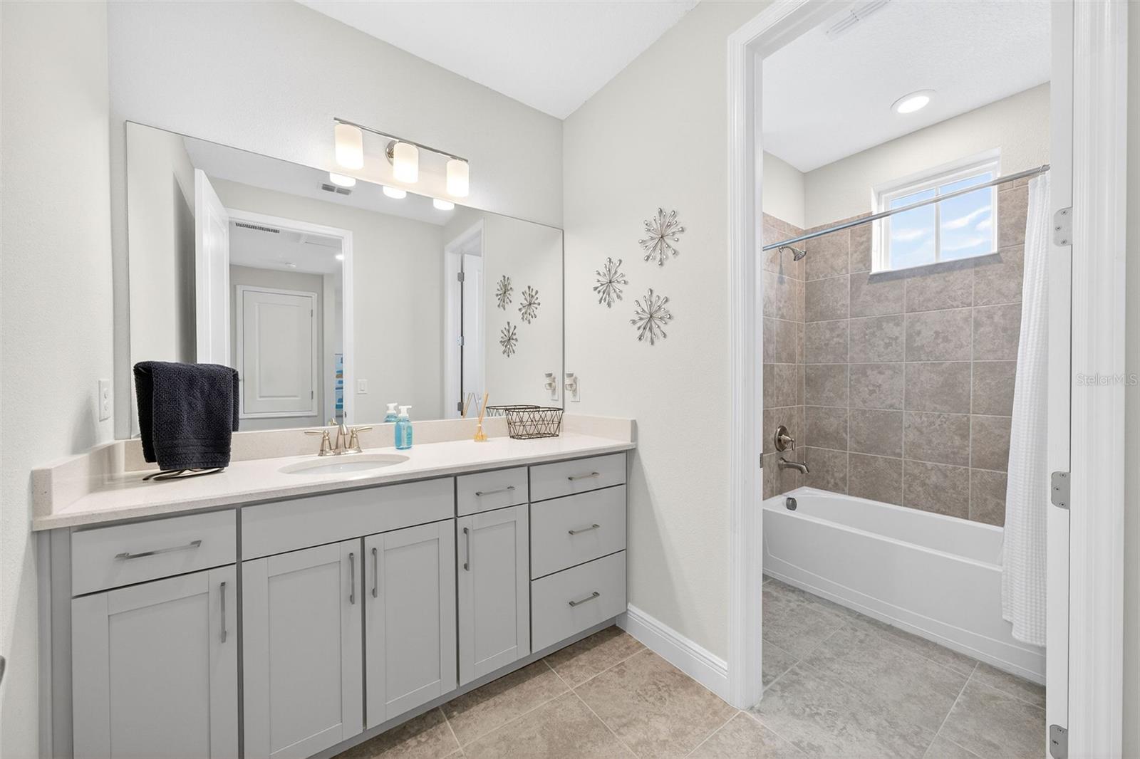 Image 24 of 37 For 8809 Laureate Boulevard