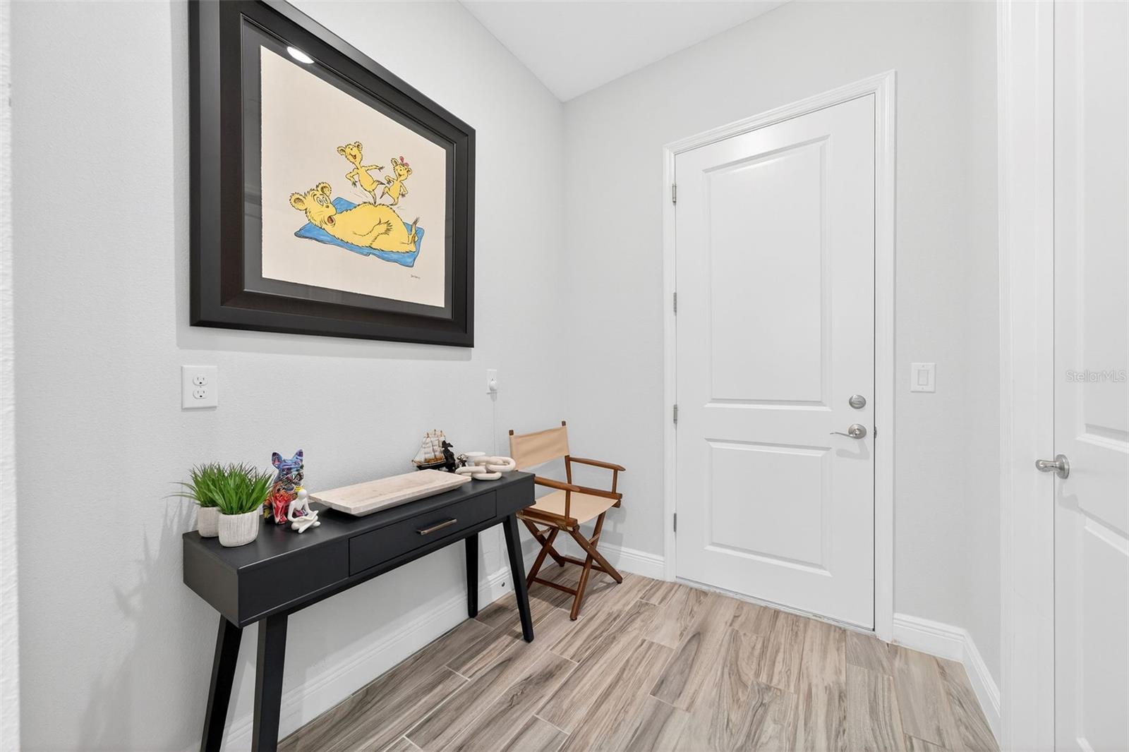 Image 26 of 37 For 8809 Laureate Boulevard