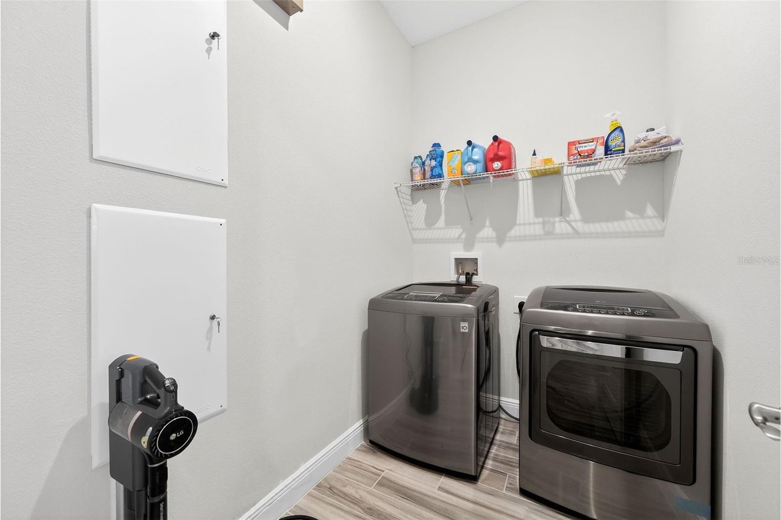 Image 27 of 37 For 8809 Laureate Boulevard