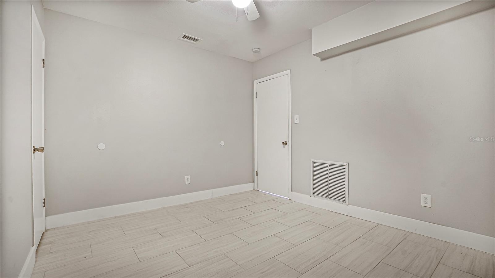 Image 15 of 39 For 2992 Chantilly Avenue