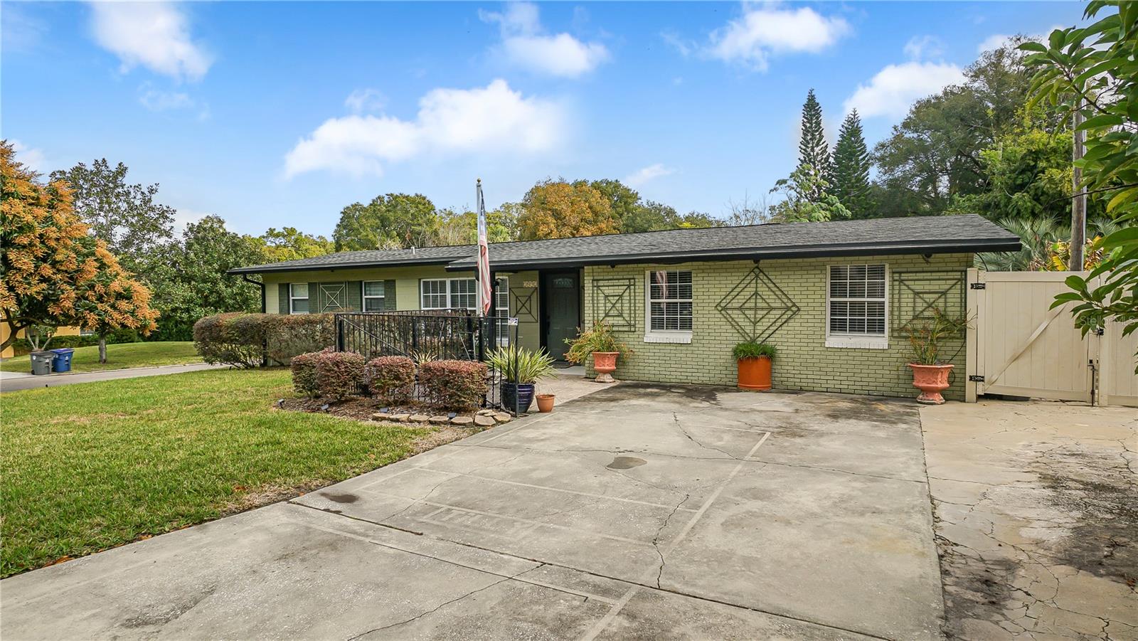 Image 3 of 39 For 2992 Chantilly Avenue