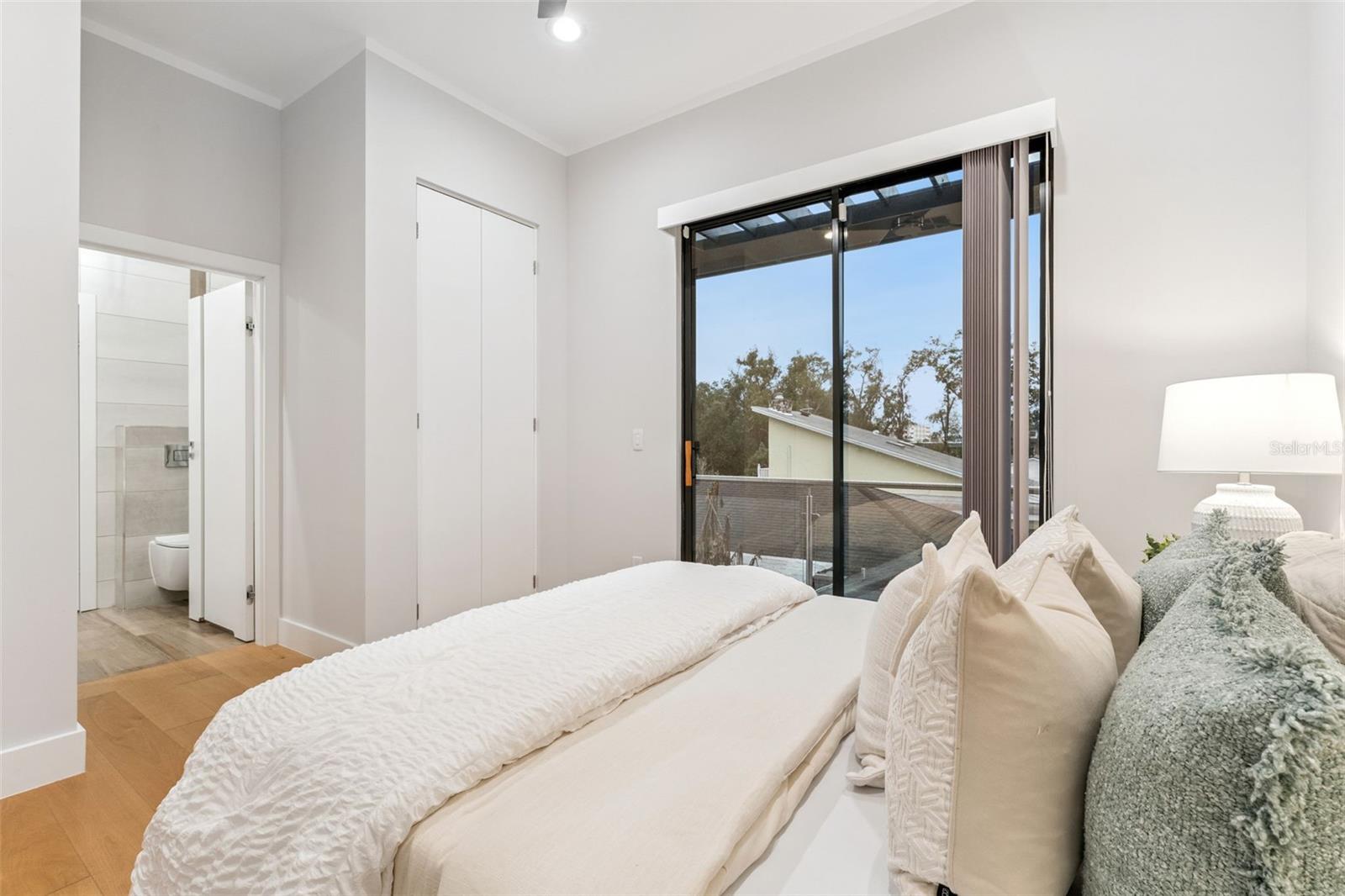 Image 23 of 42 For 1903 Park Avenue