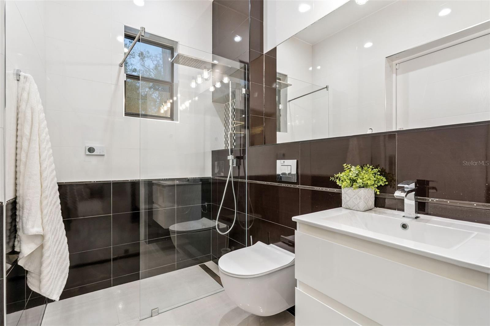 Image 27 of 42 For 1903 Park Avenue