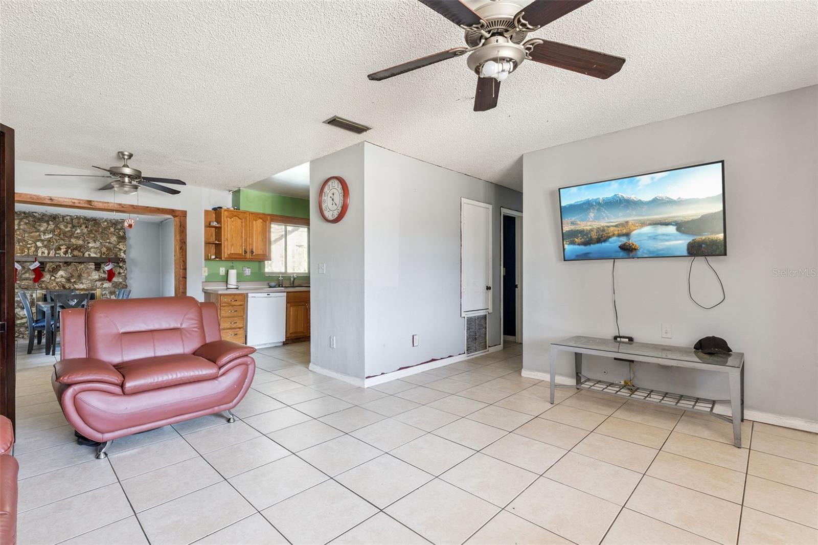 Image 16 of 17 For 605 Wren Avenue