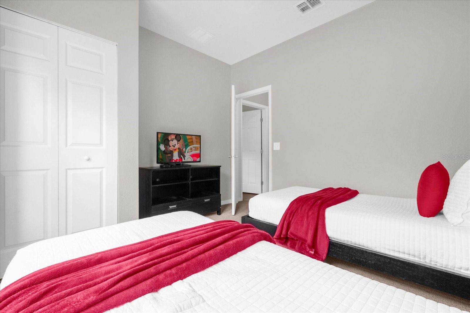 Image 23 of 31 For 5350 Diplomat Court 108