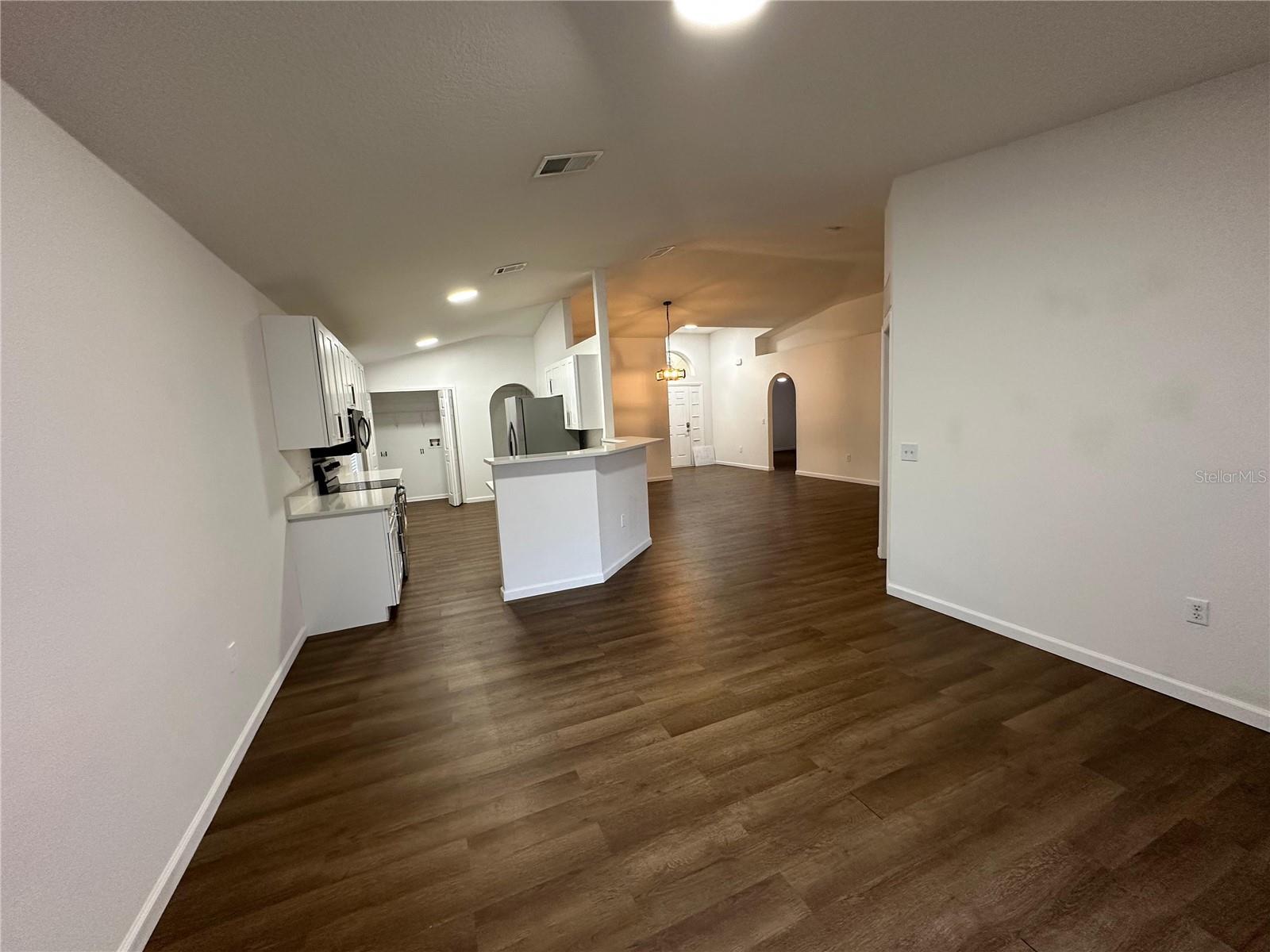 Image 2 of 11 For 703 Flagstone Street