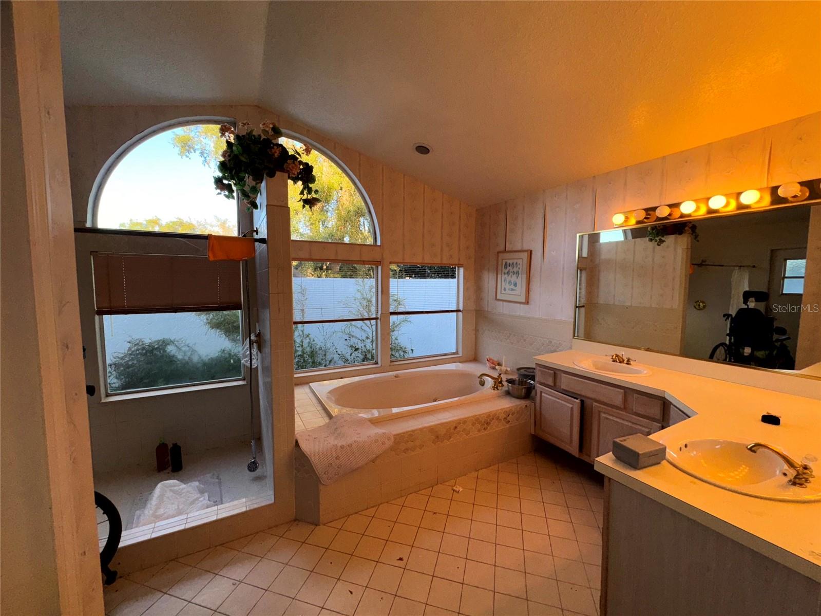 Image 11 of 21 For 905 Bearded Oaks Terrace