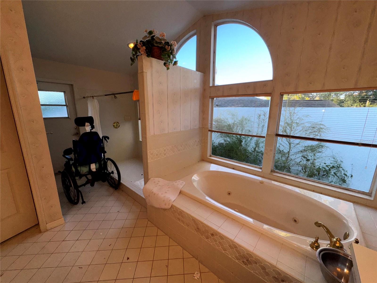 Image 12 of 21 For 905 Bearded Oaks Terrace